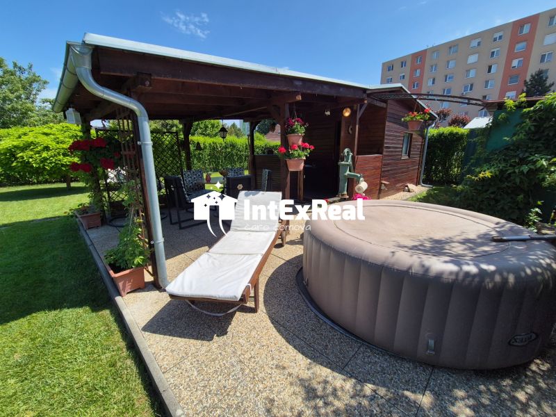 Záhrada s vírivkou, záhradným domčekom, Galanta, Sever, viac na: https://reality.intexreal.sk/