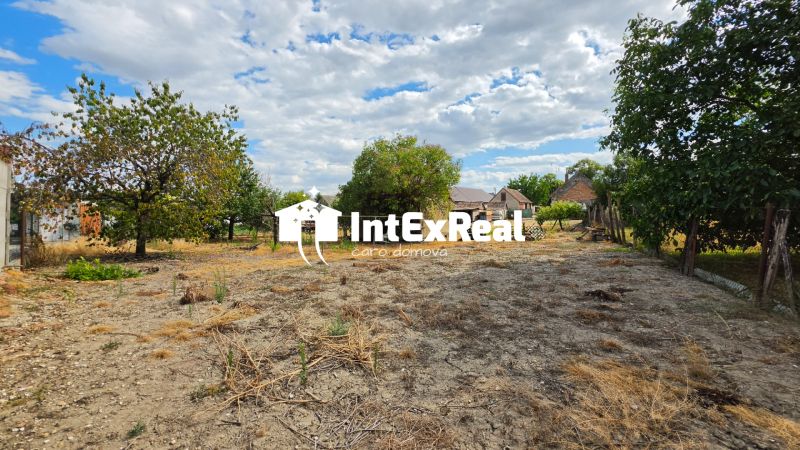 Nehnuteľnosť s potenciálom, RD s 18,71á pozemkom, na predaj Mostová, viac na: https://reality.intexreal.sk/