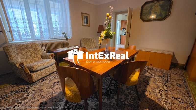 Nehnuteľnosť s potenciálom, RD s 18,71á pozemkom, na predaj Mostová, viac na: https://reality.intexreal.sk/