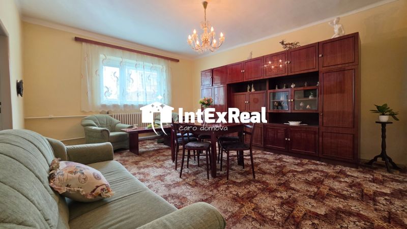 Nehnuteľnosť s potenciálom, RD s 18,71á pozemkom, na predaj Mostová, viac na: https://reality.intexreal.sk/