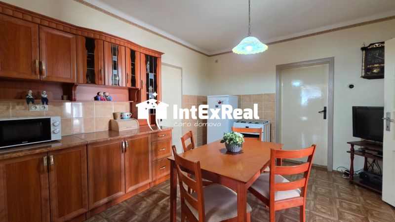 Nehnuteľnosť s potenciálom, RD s 18,71á pozemkom, na predaj Mostová, viac na: https://reality.intexreal.sk/