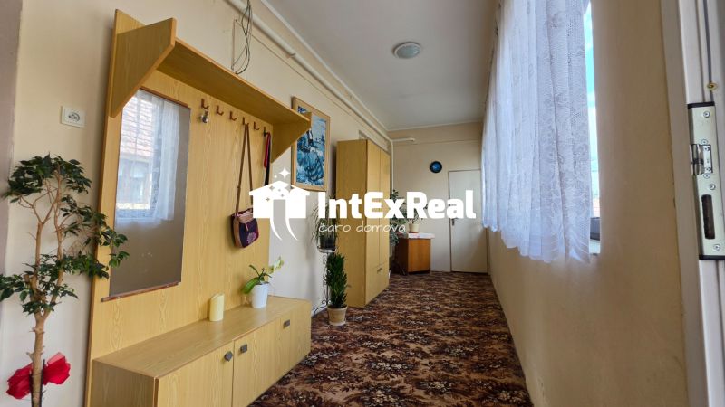 Nehnuteľnosť s potenciálom, RD s 18,71á pozemkom, na predaj Mostová, viac na: https://reality.intexreal.sk/