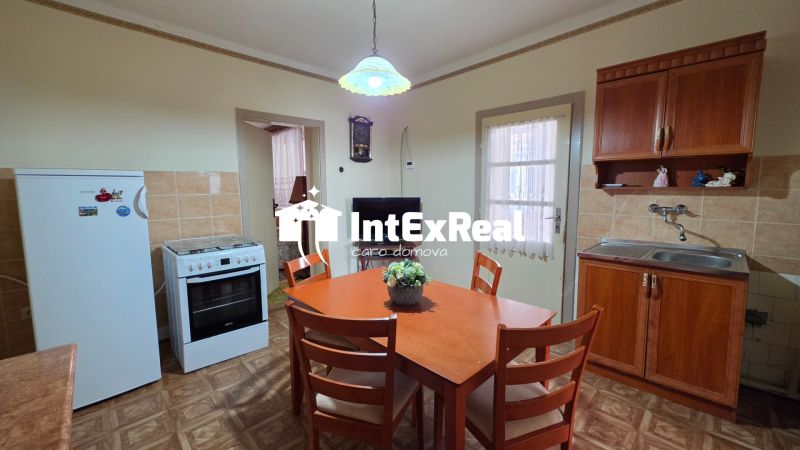 Nehnuteľnosť s potenciálom, RD s 18,71á pozemkom, na predaj Mostová, viac na: https://reality.intexreal.sk/
