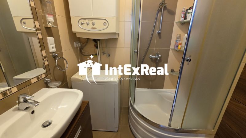 Zariadený 2 izb. Byt, garáž na prenájom, Galanta, Krásna, viac na: https://reality.intexreal.sk/