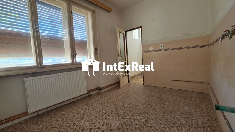 Dom  s obrovským potenciálom, na predaj, Galanta, centrum,Viac na: https://reality.intexreal.sk/