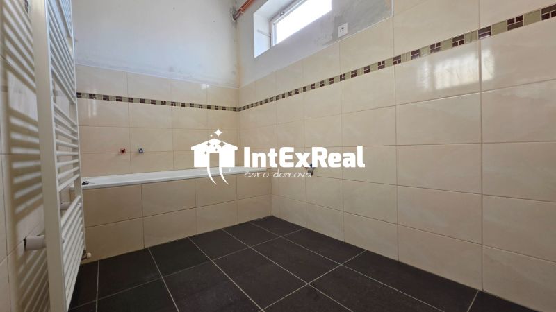 Dom  s obrovským potenciálom, na predaj, Galanta, centrum,Viac na: https://reality.intexreal.sk/