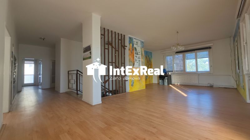 Dom  s obrovským potenciálom, na predaj, Galanta, centrum,Viac na: https://reality.intexreal.sk/