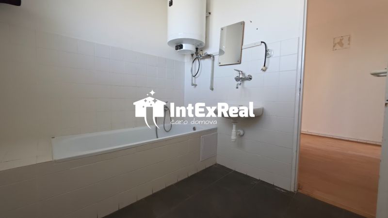 Dom  s obrovským potenciálom, na predaj, Galanta, centrum,Viac na: https://reality.intexreal.sk/
