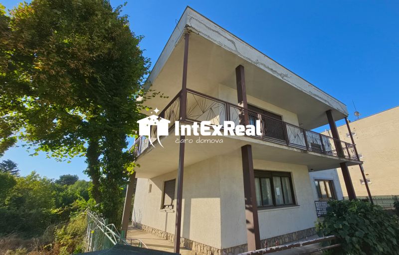 Dom  s obrovským potenciálom, na predaj, Galanta, centrum,Viac na: https://reality.intexreal.sk/