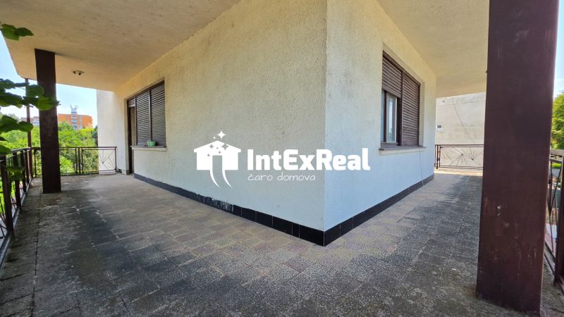 Dom  s obrovským potenciálom, na predaj, Galanta, centrum,Viac na: https://reality.intexreal.sk/