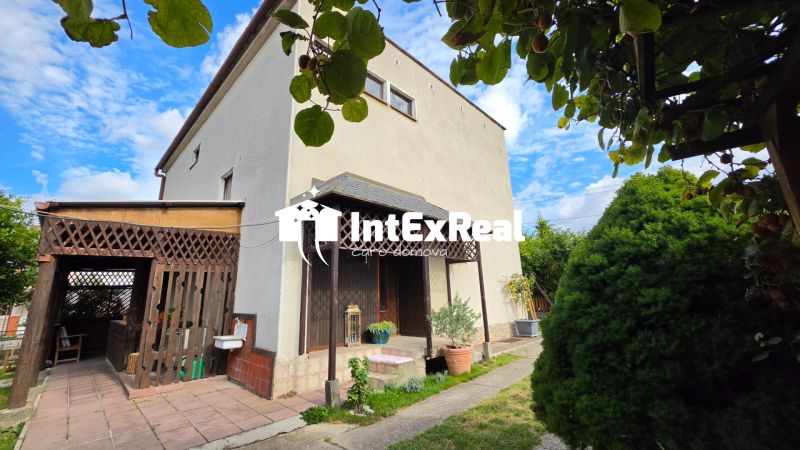 Útulný 4i rodinný dom a veľkým potenciálom, Trstice, viac na: http://reality.intexreal.sk/