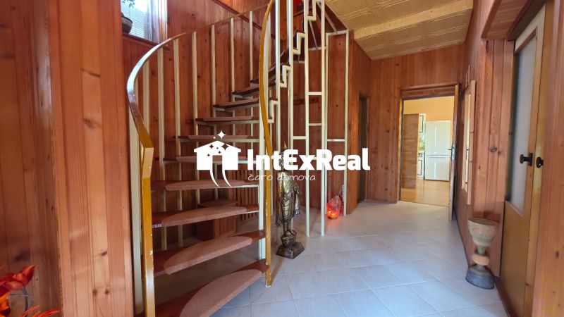 Útulný 4i rodinný dom a veľkým potenciálom, Trstice, viac na: http://reality.intexreal.sk/