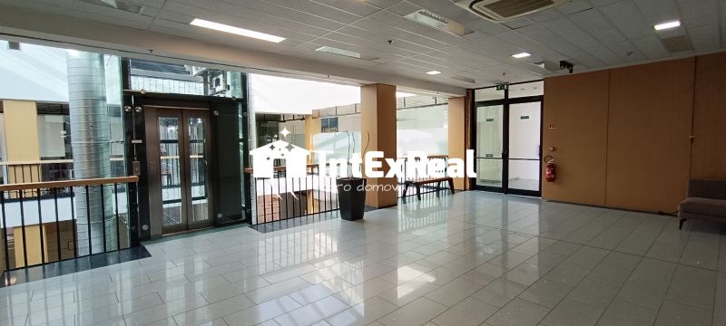 Reprezentatívny  priestor,  na prenájom, 174,5 m² / 87,17 m² a 87,33 m² / Galanta centrum, viac na: https://reality.intexreal.sk/