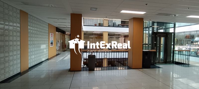 Reprezentatívny  priestor,  na prenájom, 174,5 m² / 87,17 m² a 87,33 m² / Galanta centrum, viac na: https://reality.intexreal.sk/