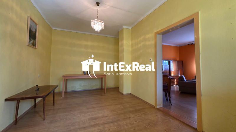 Na predaj rodinný dom s veľkým slnečným pozemkom v obci Mostová, viac na: https://reality.intexreal.sk/