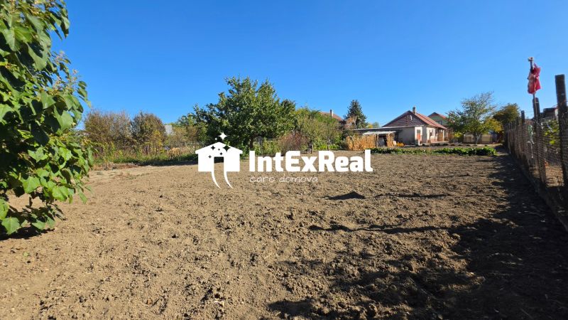 Na predaj rodinný dom s veľkým slnečným pozemkom v obci Mostová, viac na: https://reality.intexreal.sk/