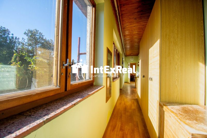 Na predaj rodinný dom s veľkým slnečným pozemkom v obci Mostová, viac na: https://reality.intexreal.sk/