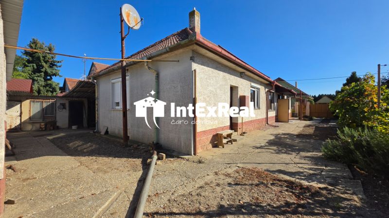 Na predaj rodinný dom s veľkým slnečným pozemkom v obci Mostová, viac na: https://reality.intexreal.sk/