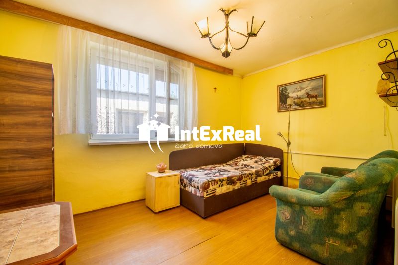 Na predaj rodinný dom s veľkým slnečným pozemkom v obci Mostová, viac na: https://reality.intexreal.sk/