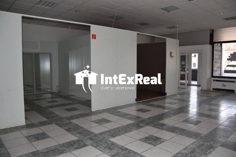 Prenajmite si voľný priestor v OC v centre mesta  Galanta, viac na: http://reality.intexreal.sk/