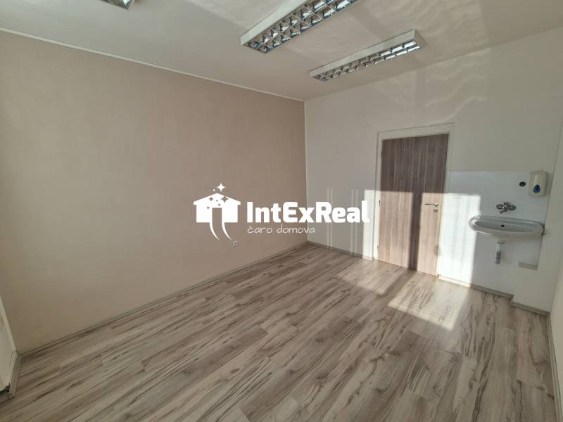 Prenájom, administratívne a kancelárske priestory, Galanta, 12,53 m², viac na: http://reality.intexreal.sk/