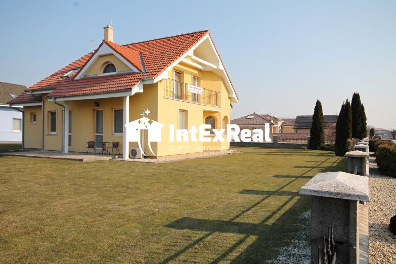 NA PREDAJ 5 izbový rodinný dom, Galanta  , viac na : http://reality.intexreal.sk/
