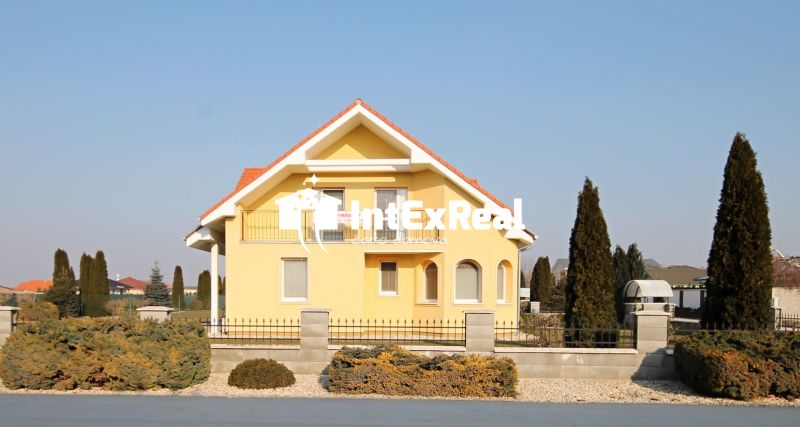 NA PREDAJ 5 izbový rodinný dom, Galanta  , viac na : http://reality.intexreal.sk/